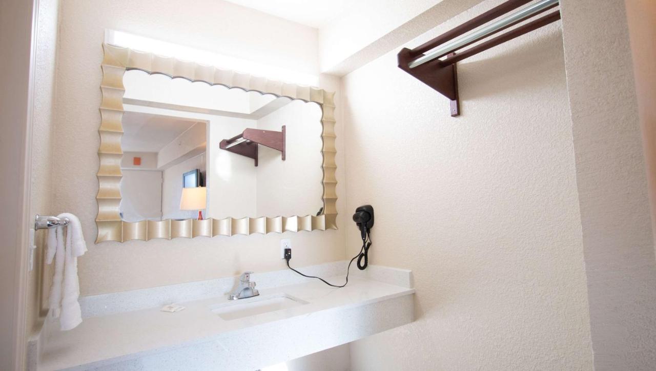 אירווינג Magnuson Extended Stay And Suites Airport Hotel מראה חיצוני תמונה